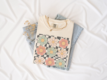Load image into Gallery viewer, Checkered Daisies Unisex Tee